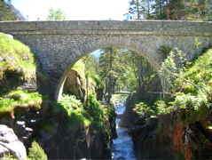 Pont d'Espagne.auberge rouge.JPG